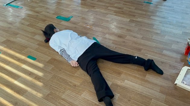 Beautiful Girl's Habit, Han So Hee's Signature Pose That Can Lie Down Anywhere and Makes You Adorable