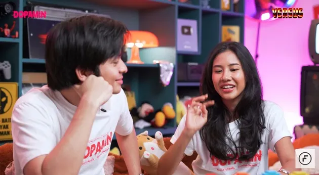 Angga Yunanda Menatap Shenina Cinnamon