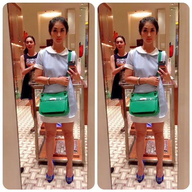KECE BADAI! SEPATU BIRU MEWAH INI DIPAKAI SEDERET SELEB