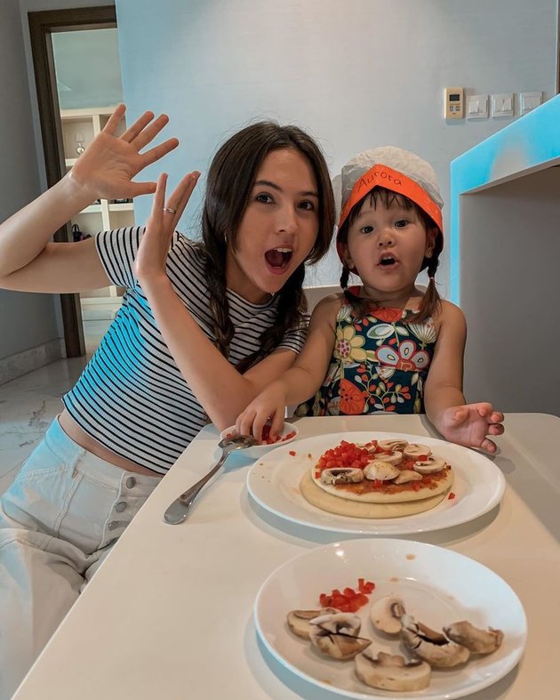 Olivia Jensen's Activities with Aurora at Home, From Yoga Together to Making Pizza