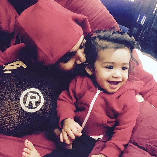Meski kerap kali dicap sebagai playboy, namun nyatanya Chris Brown cinta banget dengan anaknya, Royalty. Bahkan album terbarunya pun didedikasikan untuk sang buah hati.
