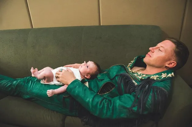 Kengatan Ayah dan Anak Selebritis