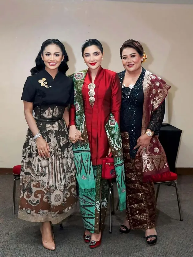 Kris Dayanti bersama Ashanty dan ibu Sarah Menzel