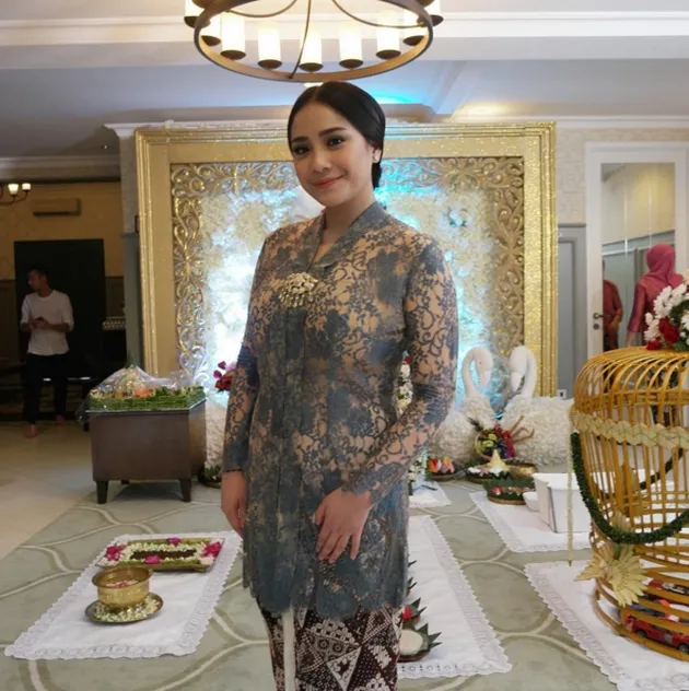 KELUARGA SEMPURNA! GELAR ADAT TURUN TANAH, RAFATHAR PAKAI 