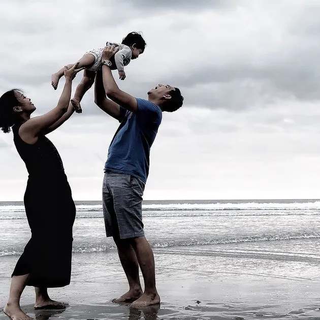 Keluarga Tya Ariestya tantri chua kotak