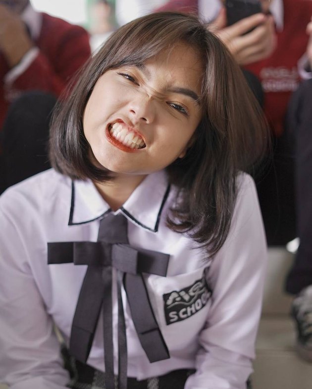 Back to Being a Teenage Girl, Peek at the Beautiful and Cute Portraits of Fuji When Wearing High School Uniform - Making Netizens Fond