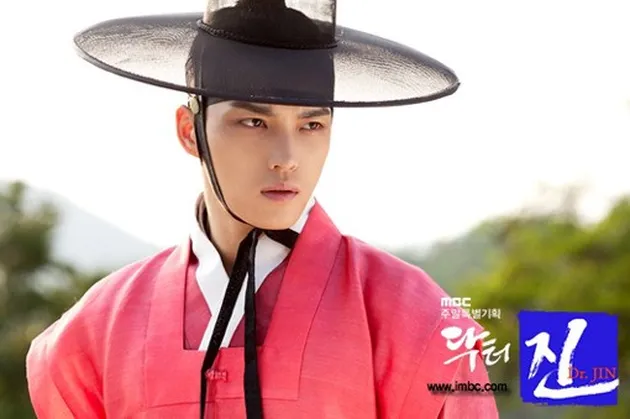 Aktor Korea Pakai Hanbok