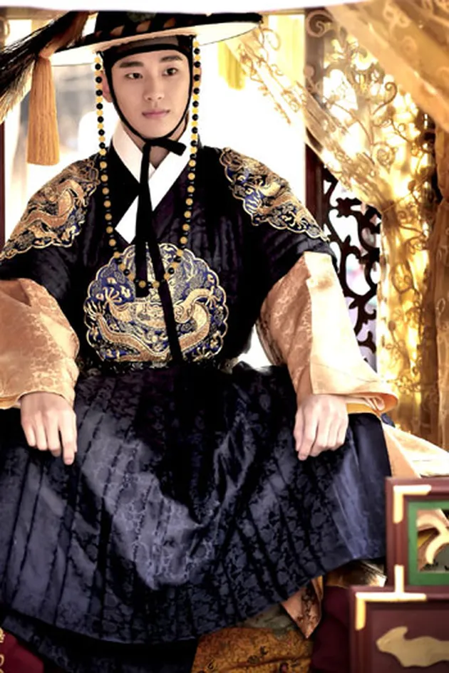 Aktor Korea Pakai Hanbok