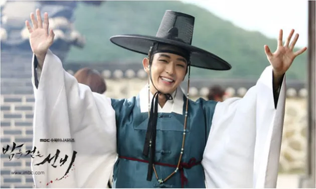 Aktor Korea Pakai Hanbok