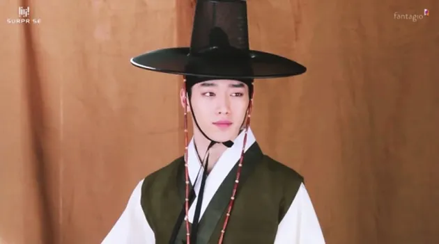 Aktor Korea Pakai Hanbok