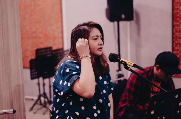 audy manggung, audy item manggung