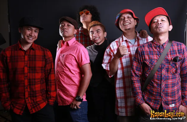 Yap, grup musik yang satu ini boleh terbilang cukup sukses merebut hati para penikmat musik di masanya.