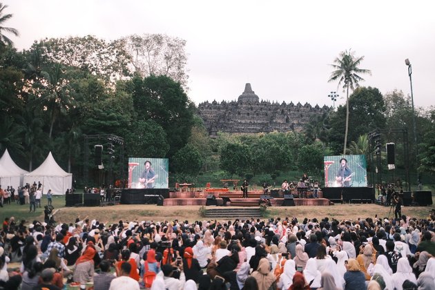 Konser Nada Nusantara Live berlangsung di Taman Aksobya, Kawasan Percandian Borobudur dan menampilkan para musisi ternama Indonesia.
