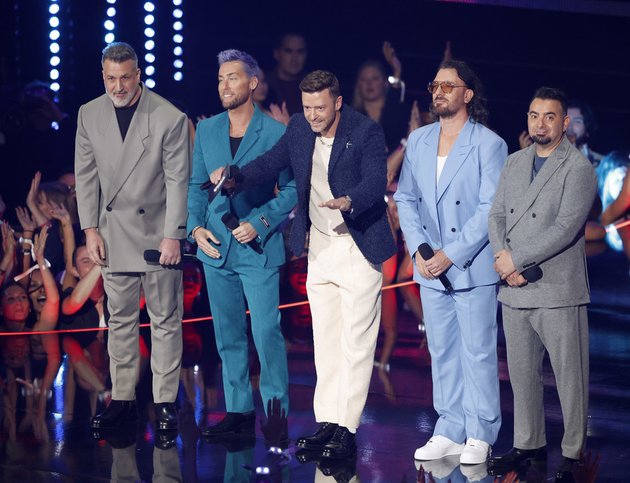 Taylor Swift's Victory and *NSYNC Boy Band Reunion, 8 Best Moments at ...