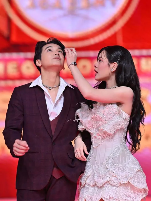 Melly Lee dan Arbil DA7 tampil mesra.