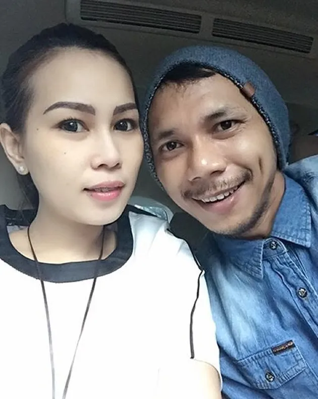 Kemesraan Norman Kamaru &amp; Istri