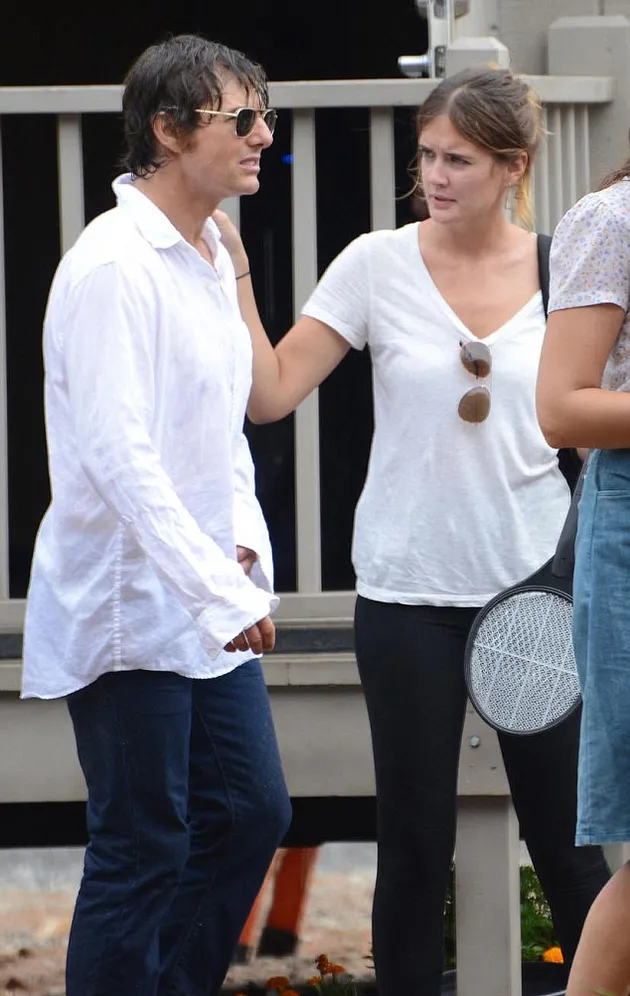 Emily, Pacar Baru Tom Cruise - Kembaran Katie HolmesPacar Baru Tom Cruise