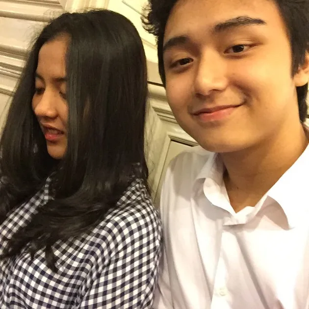 Well, this is it! Inilah sosok Kikey Yolanda, pacar Leon Dozan yang memiliki pesona kecantikan alami. Penasaran seperti apa foto-fotonya?