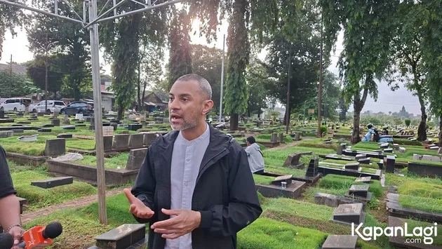 Didi Riyadi di Makam Lucky Widja