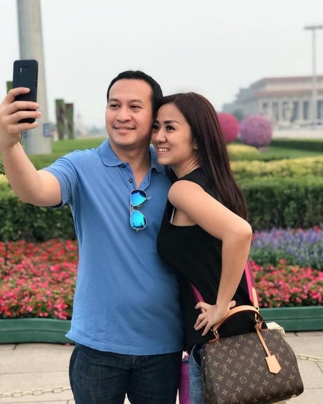 Caught Transferring Rp72 Million to Another Woman, Here are 8 Intimate Photos of Aunt Ernie and Her Ex-Husband Before Divorce - Former Profession Highlighted