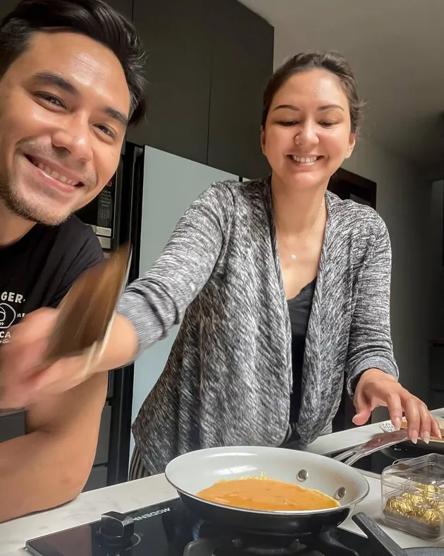 Donna Darius Mesra Sarapan Masak Dicium