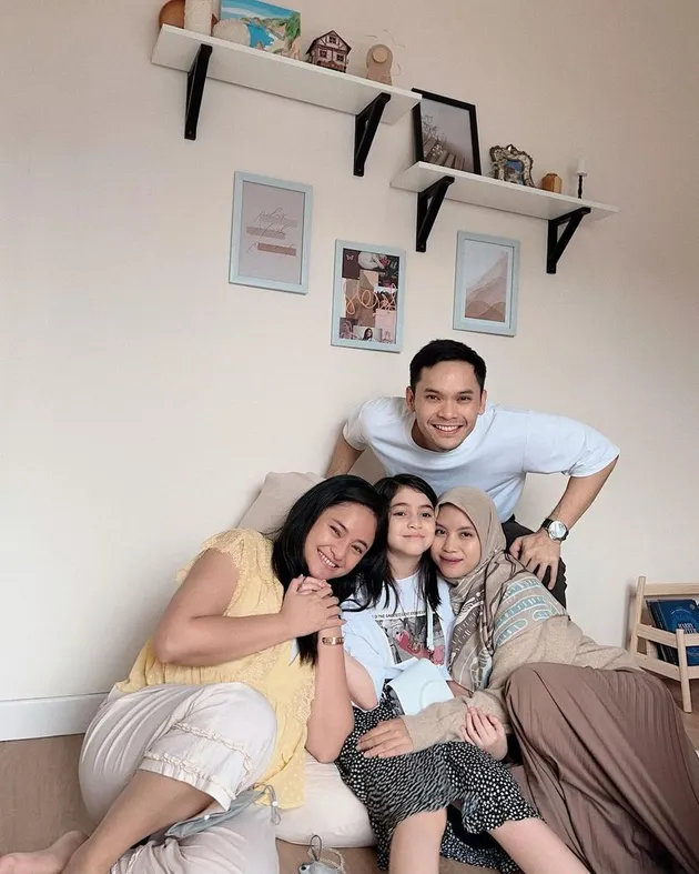 Potret Kedekatan Sienna Anak Ben Kasyafani dengan Ibu Sambungnya