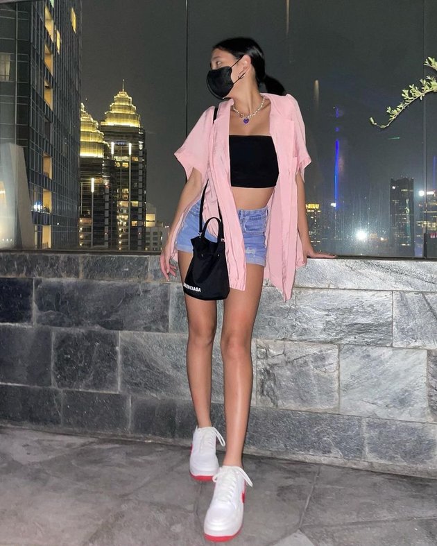Often Showcasing Body Goals and No Longer a Teenager, Here are 7 Photos of Chloe Xaviera, Agnez Mo's Niece, Who Has Graduated from High School - Netizens: Impressive to be Able to Drive a Car Herself