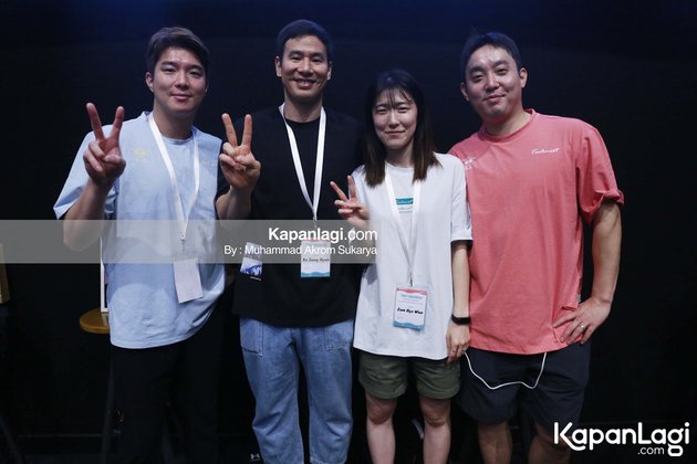 First Encounter merupakan fanmeeting offline yang diadakan oleh Badminton Lovers ID dan Youth Motion ID dengan mendatangkan atle bulutangkis dunia dari Korea Selatan. Kim Gi Jung, Ko Sung Hyun, Eom Hye Won, dan Kim Sa Rang hadir menyapa para fans di Indonesia.