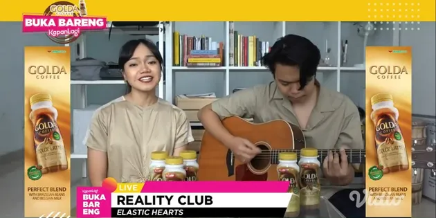 KapanLagi Buka Bareng dibuka dengan penampilan dua anggota Reality Club, yakni Fathia dan Faiz. Acara ini dimulai pukul 14.00 WIB.