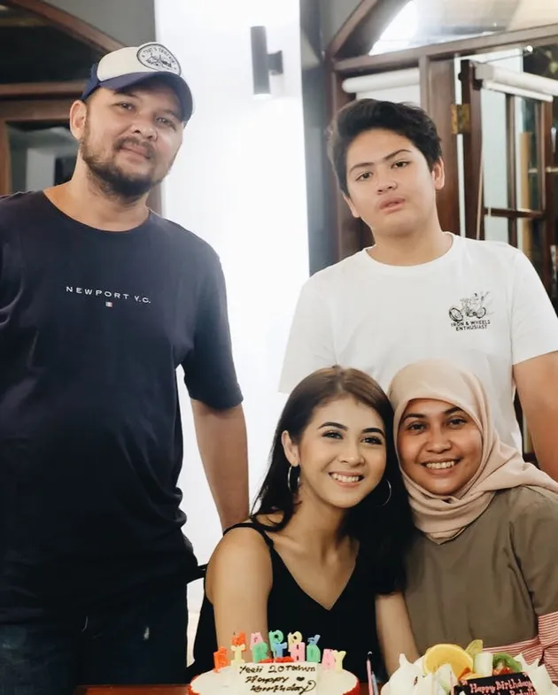 Kesha Ratuliu ulang tahun