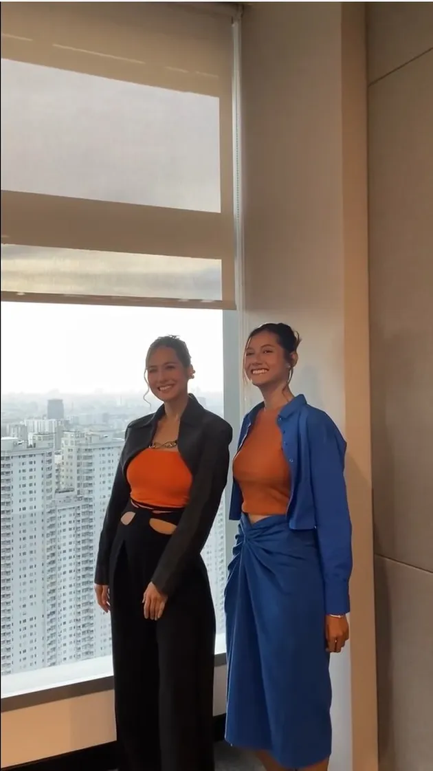 Pevita Pearce Nge-live dengan Klaudia Kristi 