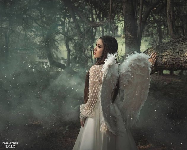 When Tiara Andini Turns into a Winged Angel, She Looks Stunning!