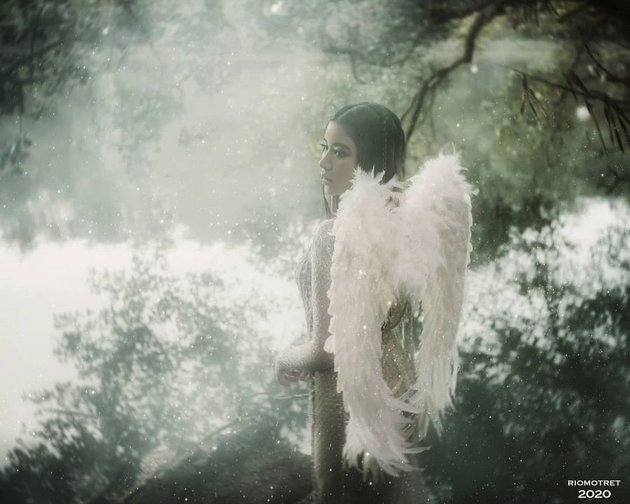 When Tiara Andini Turns into a Winged Angel, She Looks Stunning!