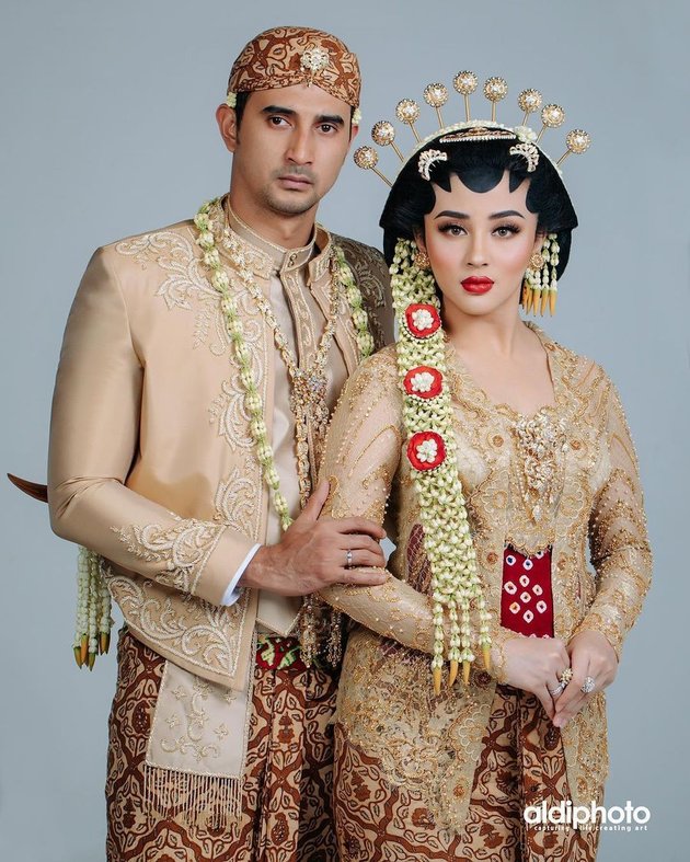 Algerian Descent, Peek at 7 Beautiful Pictures of Ali Syakieb's Wife Margin Wierheem Wearing Javanese Wedding Dress
