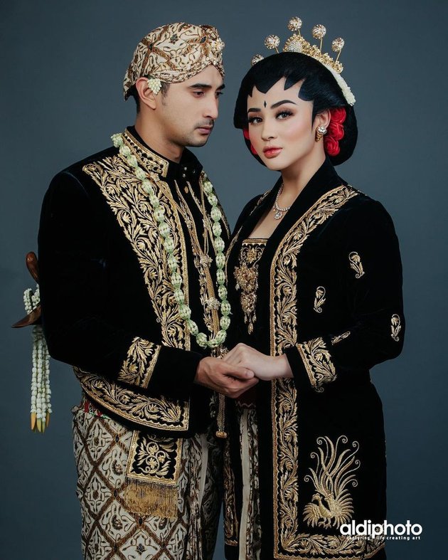Algerian Descent, Peek at 7 Beautiful Pictures of Ali Syakieb's Wife Margin Wierheem Wearing Javanese Wedding Dress