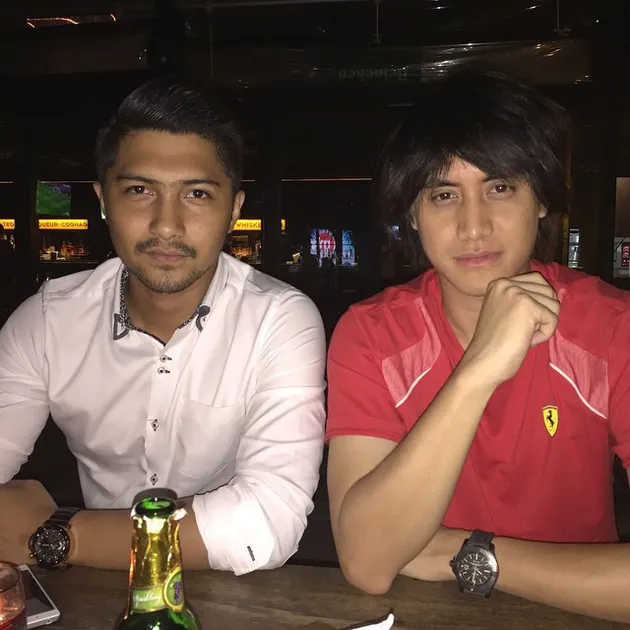 KEVIN APRILIO DI ANTARA FERRARI F430 DAN PACAR CANTIK 
