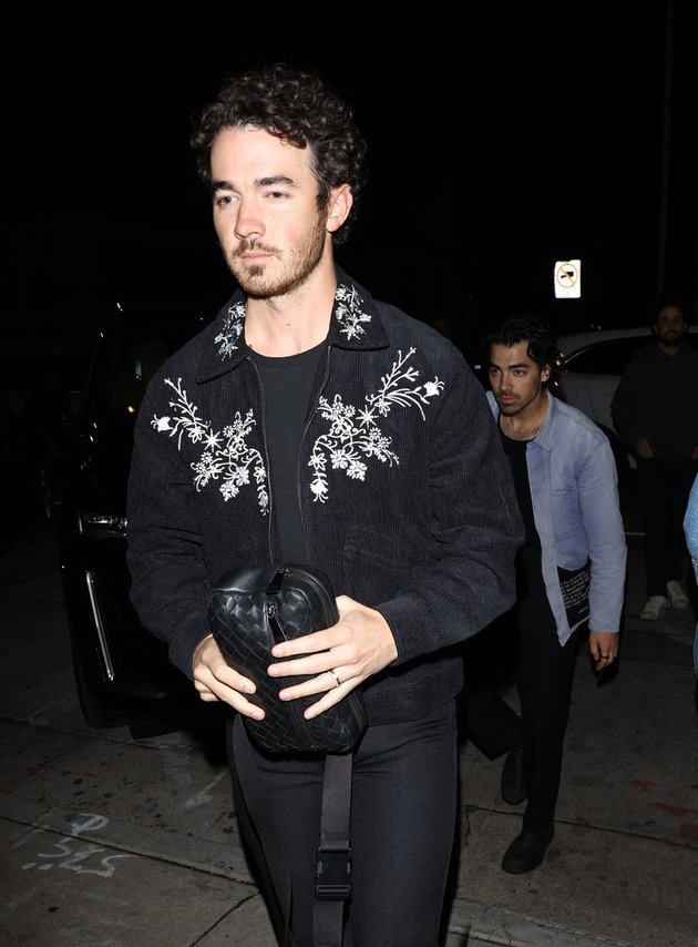 8 Portraits of Kevin Jonas Revealing Himself Undergoing Minor Surgery to Remove Skin Cancer from the Front of His Head