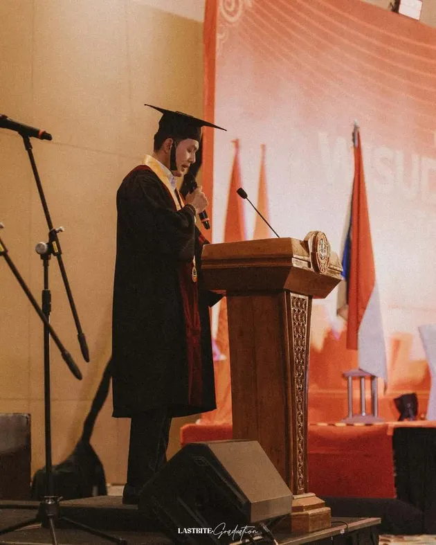 Kiki Farrel sandang gelar sarjana