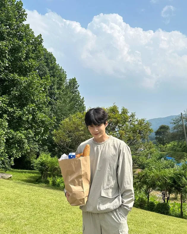 Kim Seon Ho Tinggalkan Salt Entertainment