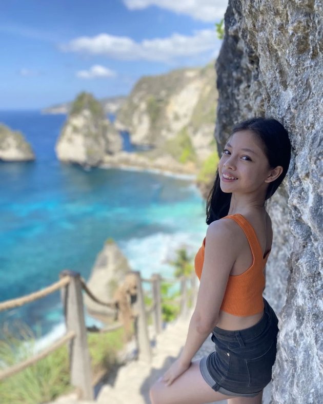 Now Growing Up as a Teenager, Portrait of Nada Tarina, Deddy Corbuzier's Adopted Daughter, who is Getting More Beautiful - Happy Vacation in Bali and Showing off Her Long Legs