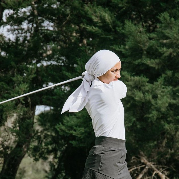 Now 32 Years Old, 10 Photos of Ayudia Bing Slamet Looking Beautiful and Ageless Wearing Turban Hijab