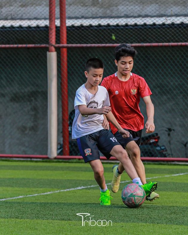 Now 13 Years Old, 10 Photos of Nayutama, Taufik Hidayat's Youngest Son, Who is Equally Cool as His Father - A Football Prodigy Since Early Age