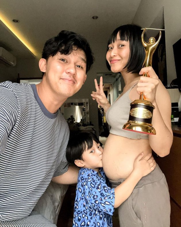 Now Pregnant with Second Child, 8 Photos of Rinni Wulandari Showing Her Growing Baby Bump - Once Cried Because of Craving for Chicken Noodles But It Was Closed
