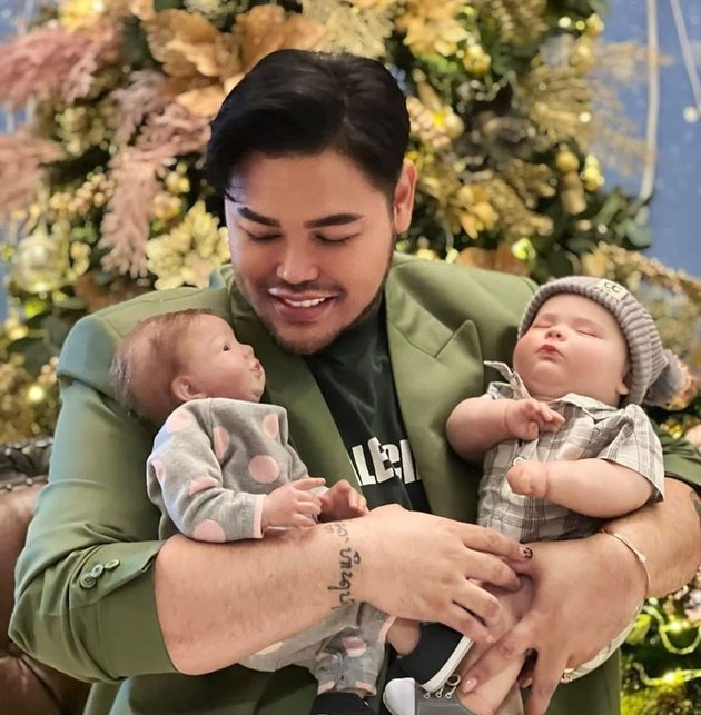 Now Becoming 'Father of 2 Children', 7 Portraits of Ivan Gunawan Taking Care of Miracle and Marvel - The Happiness of Having Real Children