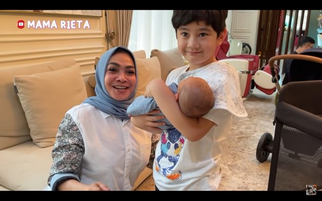 Now Becoming a Big Brother, 8 First Photos of Rafathar Learning to Carry Baby Rayyanza - Taking Care of His Younger Brother with Love