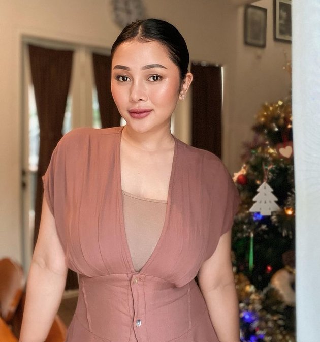 Now Getting Thinner, 8 Latest Photos of Mutia Ayu, the Late Glenn Fredly's Wife That Amaze - Slim Cheeks Catch Attention