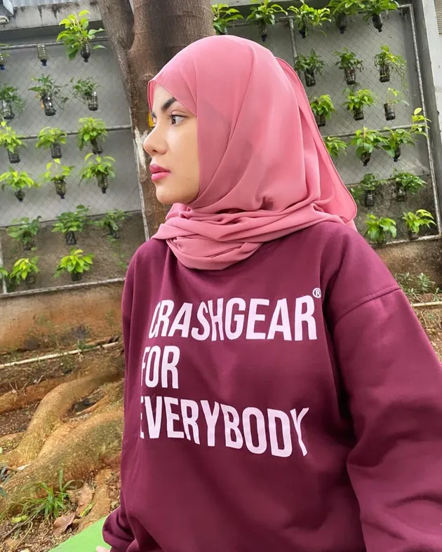 Potret Dinar Candy Berhijab.