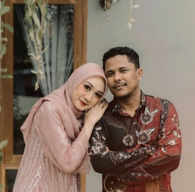 Love Story Like a TV Movie, 8 Portraits of Mamat Alkatiri and Nafha Firah's Engagement that Started from Fans - Beautiful Prospective Wife