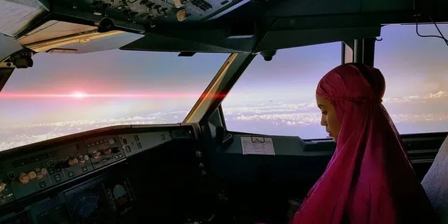 pilot cantik, sarah widy, profesi pilot, pilot perempuan