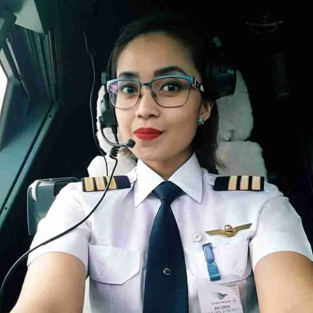 pilot cantik, sarah widy, profesi pilot, pilot perempuan